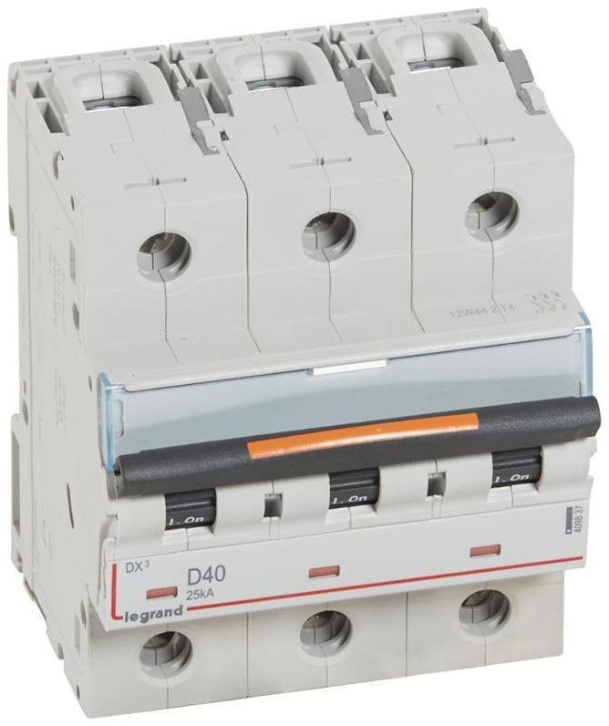 Legrand 409837 Выключатель автоматический трехполюсный DX3 40А D 25кА (4,5 мод)